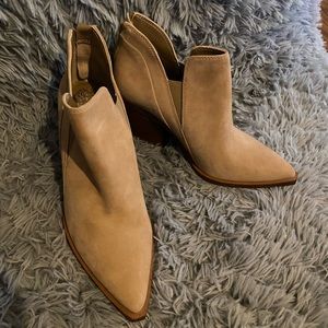 Vince Camuto riggie 8 tan suede bootie. BNWB. Never worn